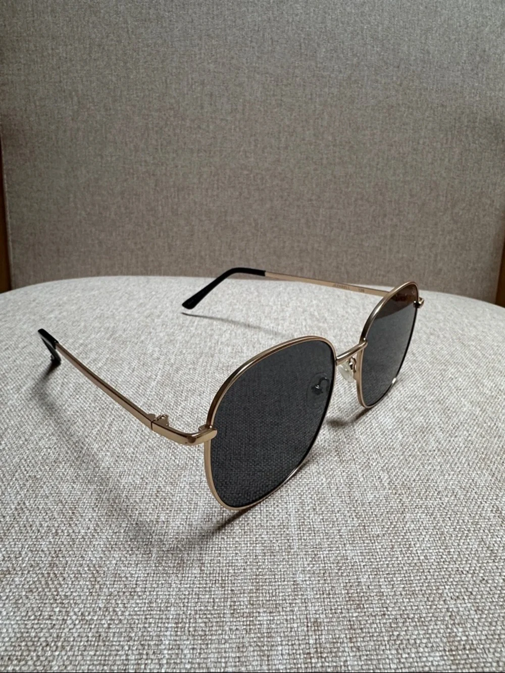 Quay Australia JEZABELL Round Sunglasses - Gold/ Smoke